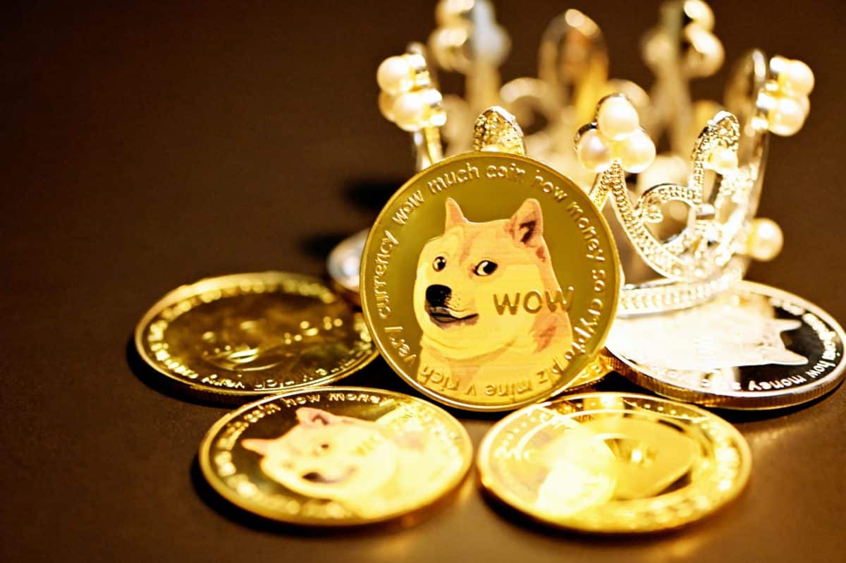 Dogecoin отскакивает после воскресного падения до нового минимума